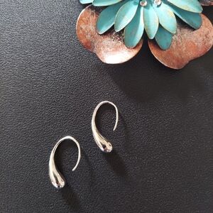 Silver Minimalist Raindrop Earrings